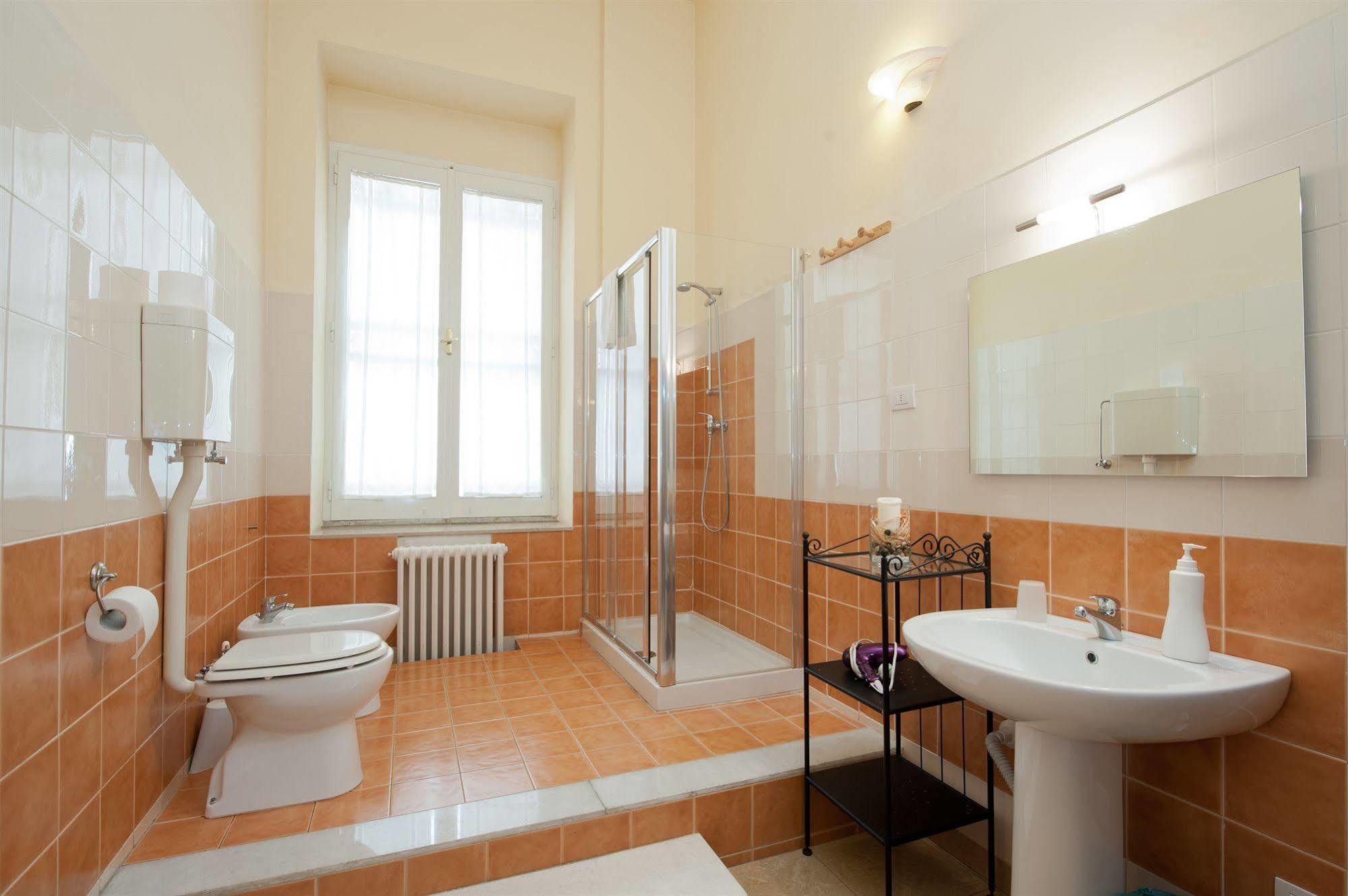H Bed & Breakfast Lecce
